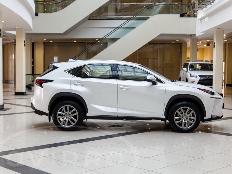 Lexus кроссовер nx200 2010