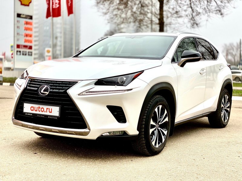 Lexus NX 200 белый