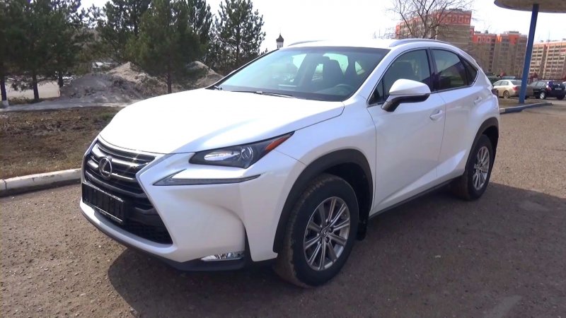 Lexus NX белый