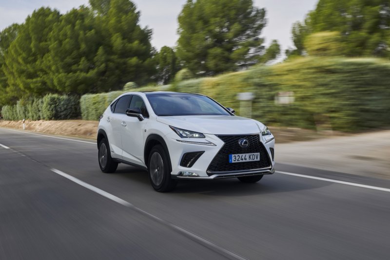 Lexus NX 300 белый