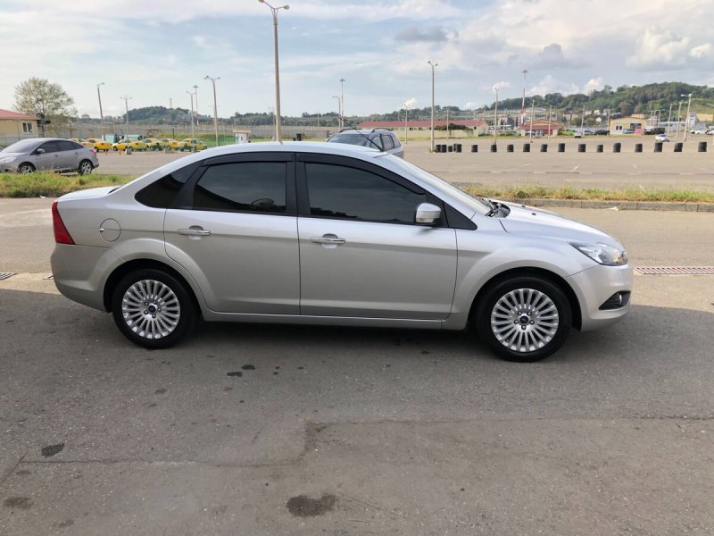 Ford Focus 2 Рестайлинг серебристый