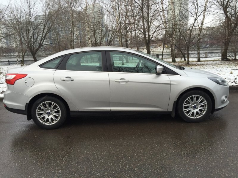Ford Focus 2 Рестайлинг седан серебристый