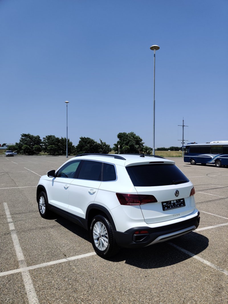 Volkswagen Taos черный