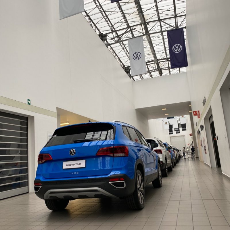 Volkswagen Taos черный