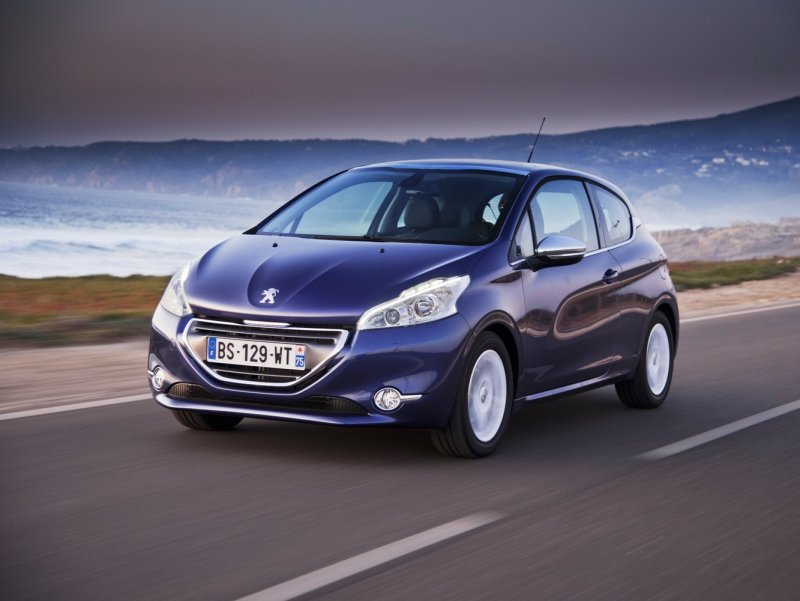 Peugeot 208 i