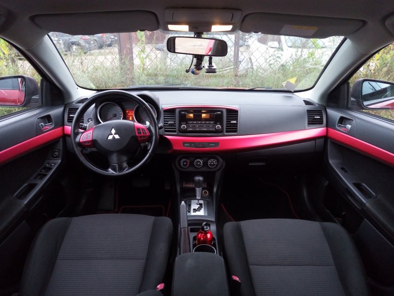 Mitsubishi Lancer 10 салон