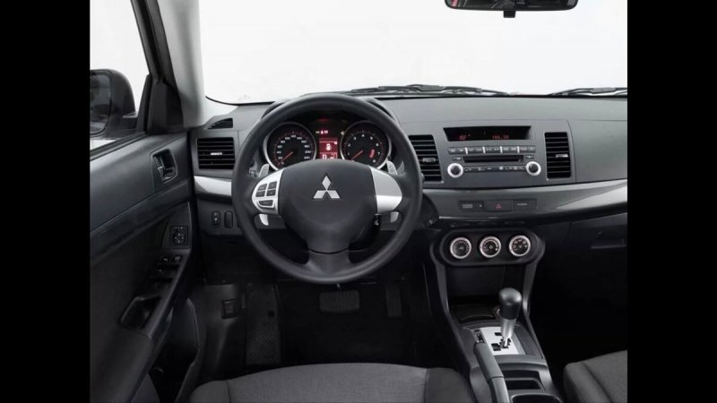 Mitsubishi Lancer 10 салон