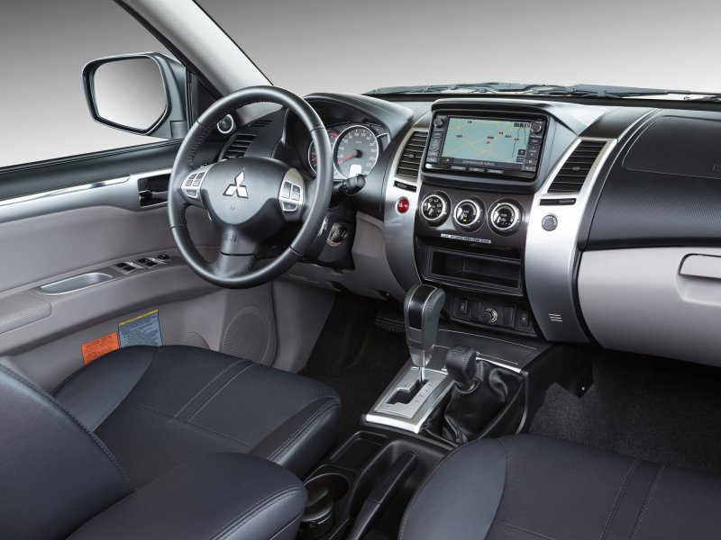 Mitsubishi Pajero Sport 2 салон