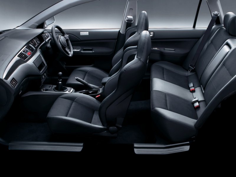 Mitsubishi Lancer Evolution IX Interior