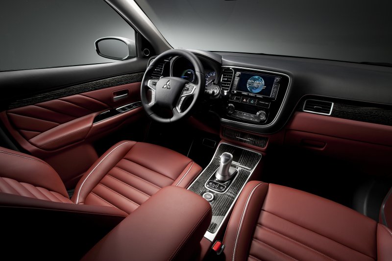 Mitsubishi Outlander 2016 салон