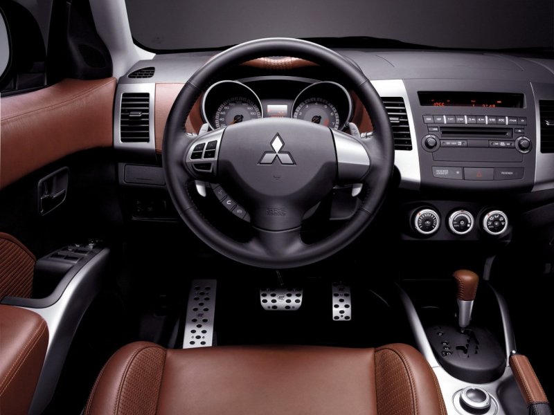 Mitsubishi Outlander XL 2008 салон