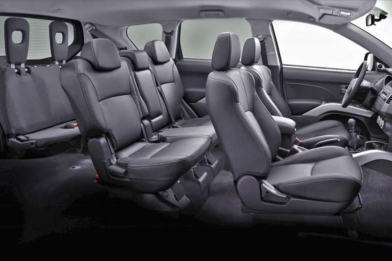 Mitsubishi Outlander XL салон