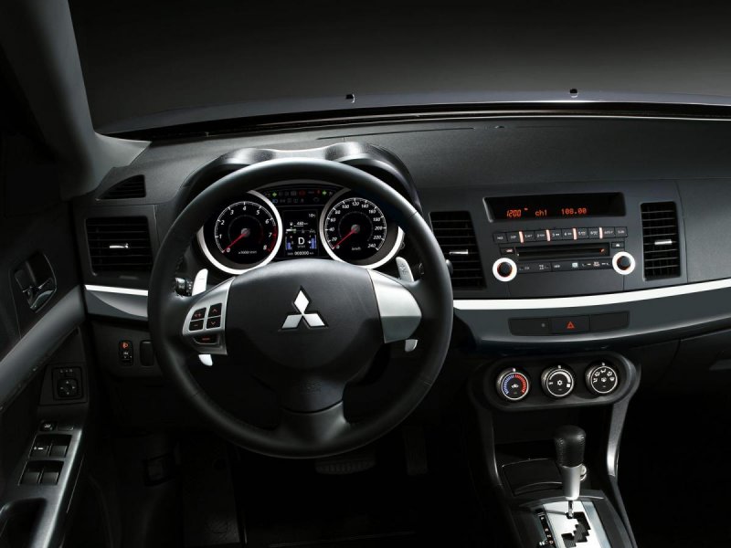 Mitsubishi Lancer x 2012 салон