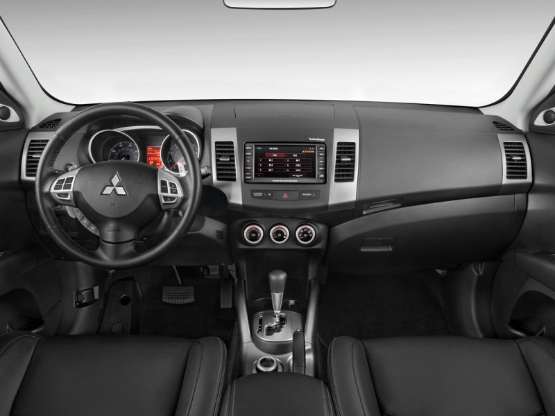 Mitsubishi Outlander 2009 салон