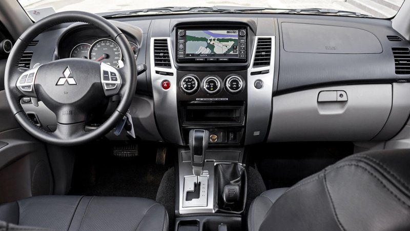 Mitsubishi Pajero Sport салон