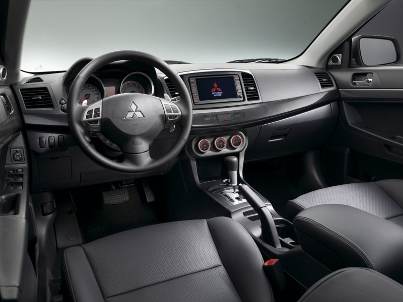 Mitsubishi Lancer 10 салон