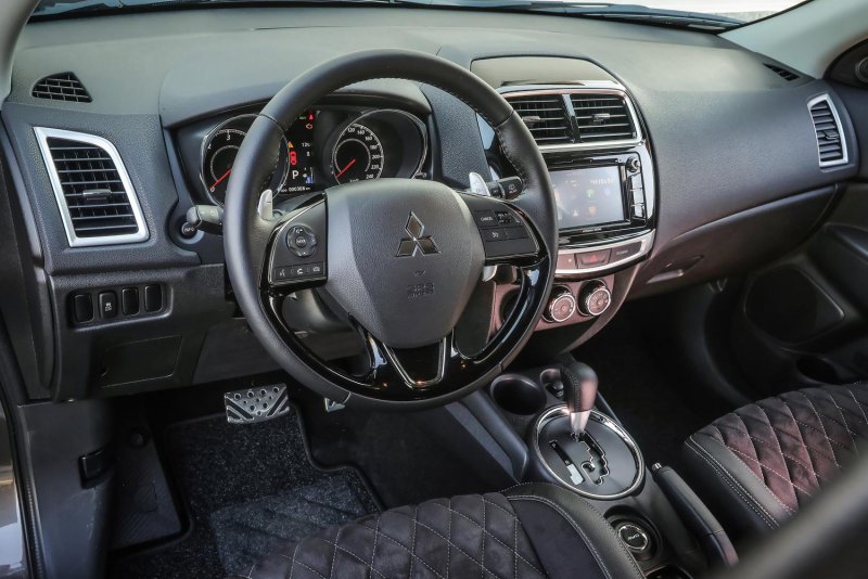 Mitsubishi ASX I Рестайлинг 2 салон