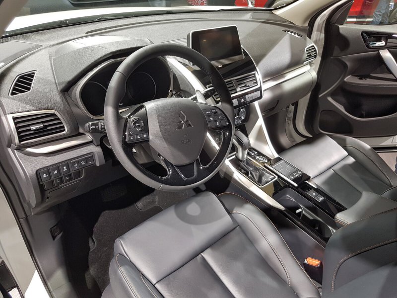Mitsubishi Eclipse Cross салон