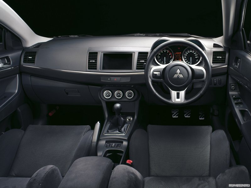 Mitsubishi Lancer EVO 10 салон