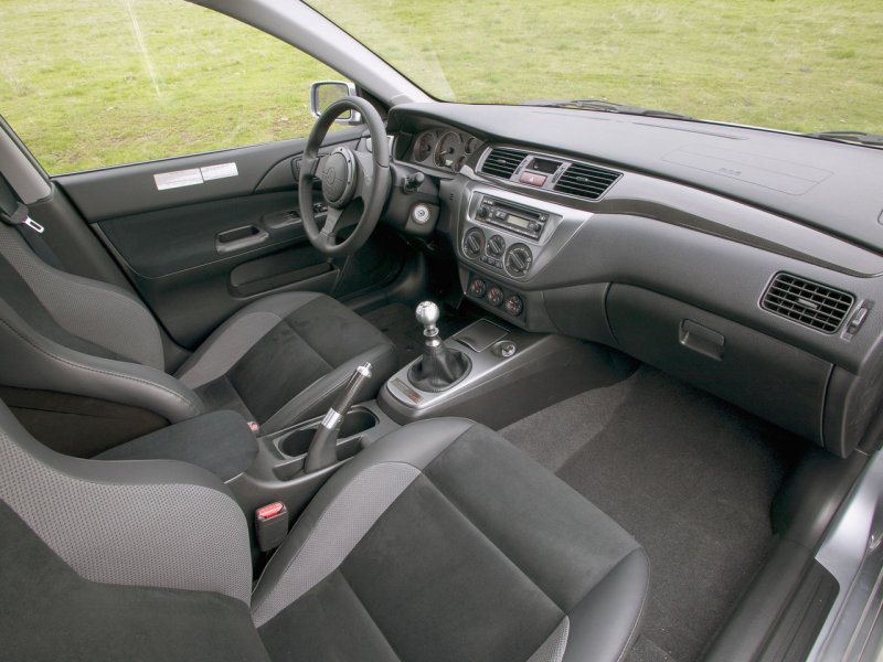 Mitsubishi Lancer 9 салон