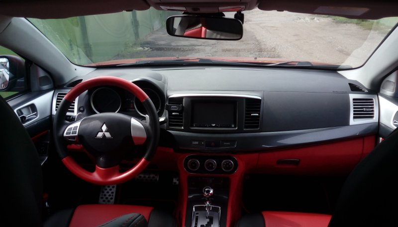 Mitsubishi Lancer 10 салон