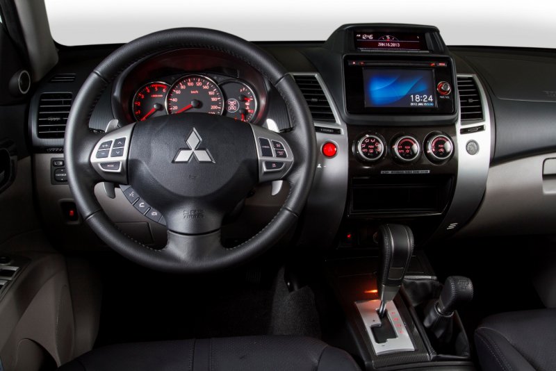 Mitsubishi Pajero Sport 2011 салон