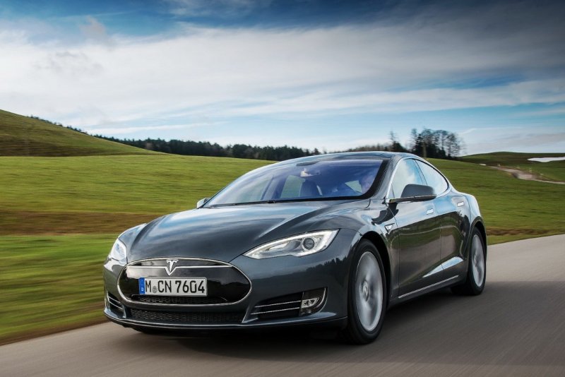 Автомобиль Tesla model s