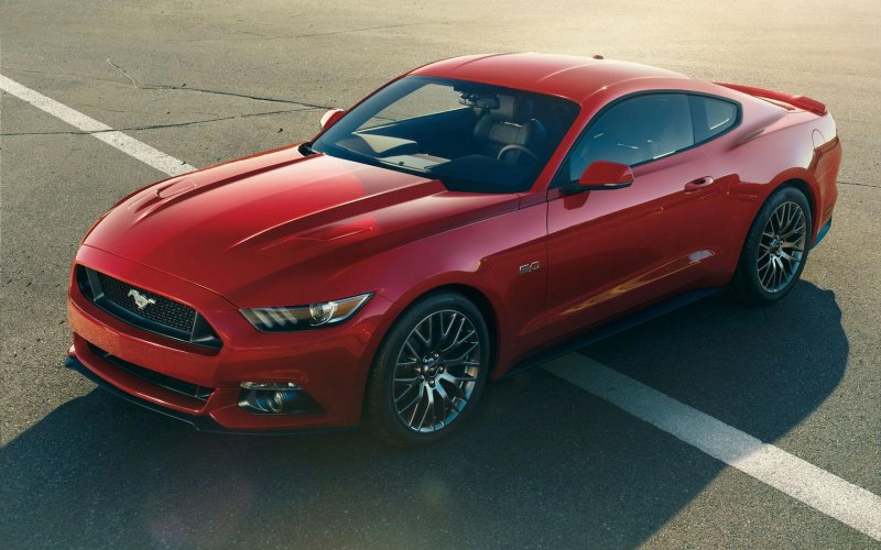 Красный Ford Mustang gt 2015