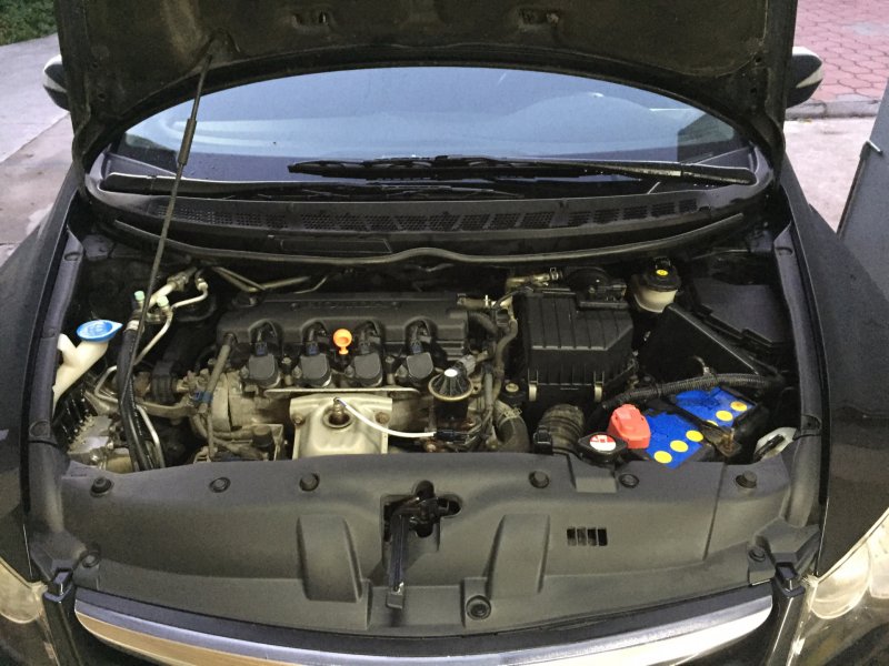 Honda Civic 4d 2008 под капотом