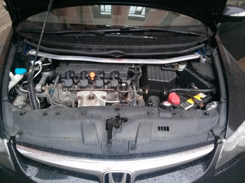 Honda Civic 4d 2008 под капотом