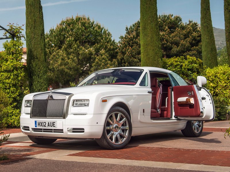 Машина Rolls Royce Phantom