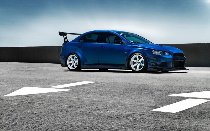 Mitsubishi Lancer Evolution 10 синий