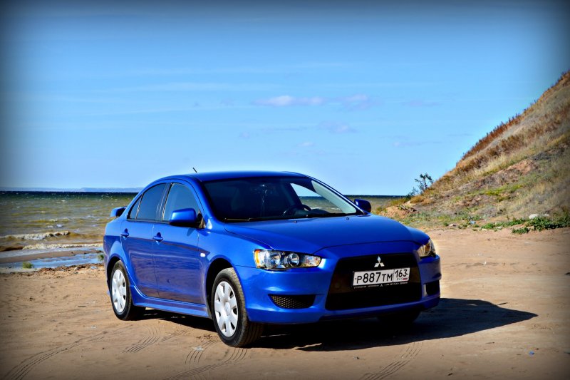 Mitsubishi Lancer синий