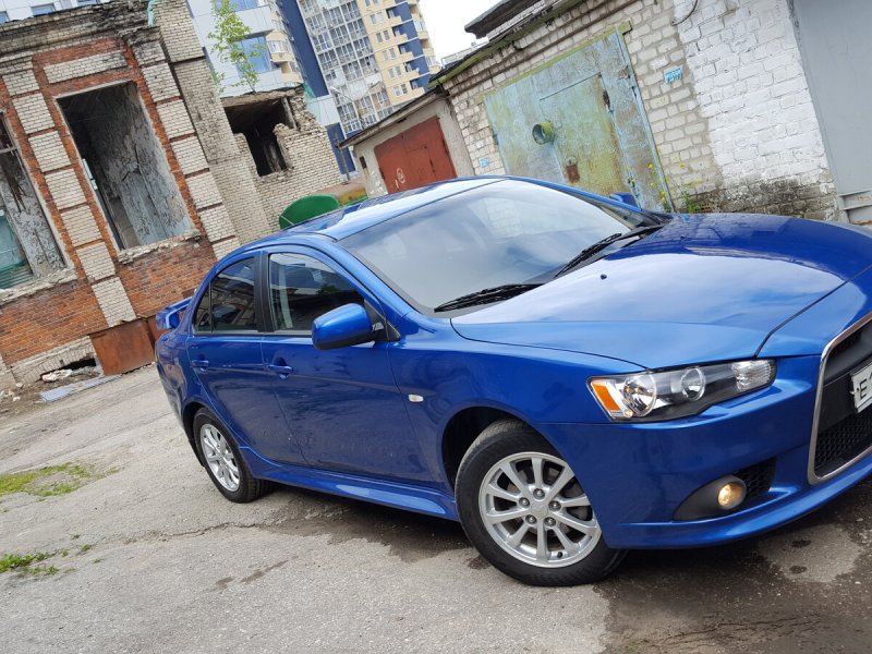 Mitsubishi Lancer 10 синий