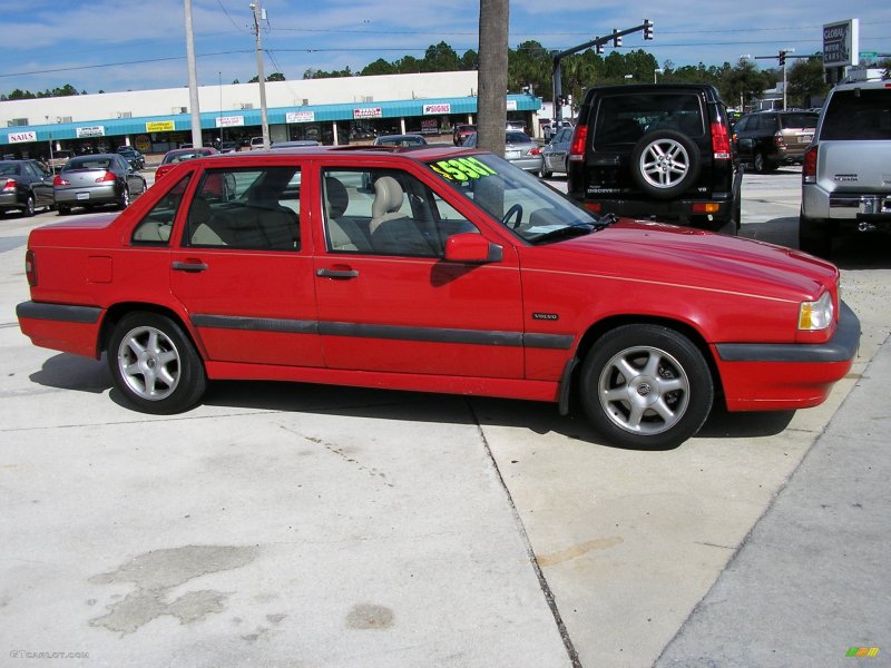 Volvo 850 Red
