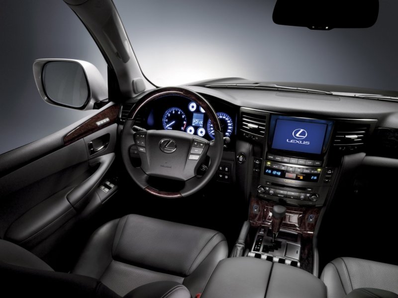 Lexus LX 570 2015 салон