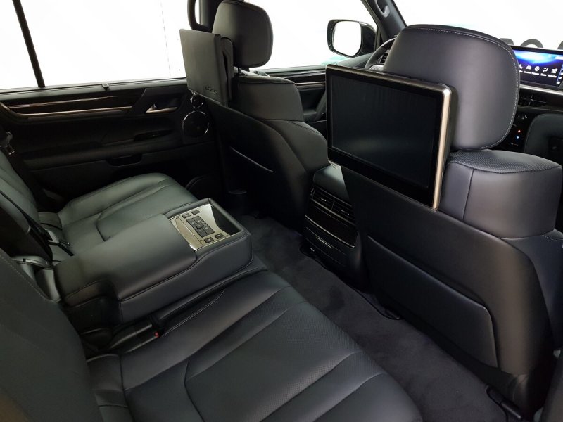 Lexus LX 570 Interior