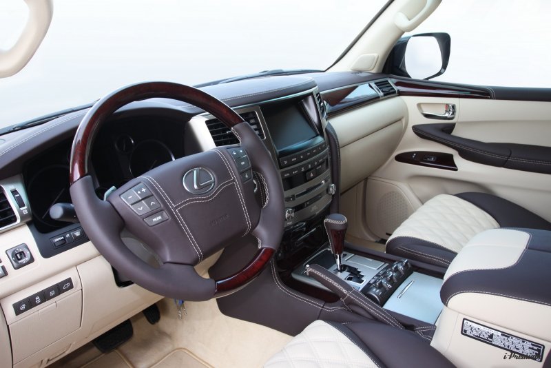 Lexus LX 570 2019 салон