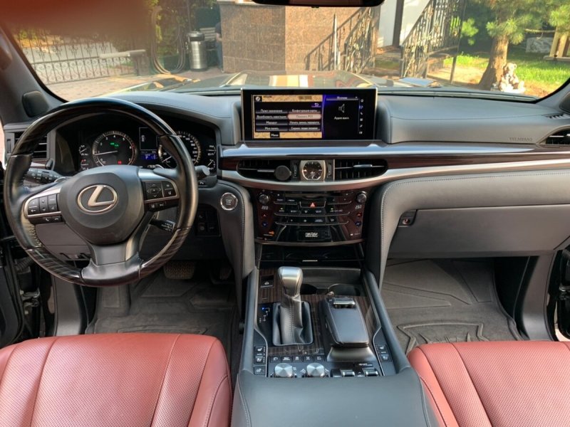 Lexus LX 570 салон