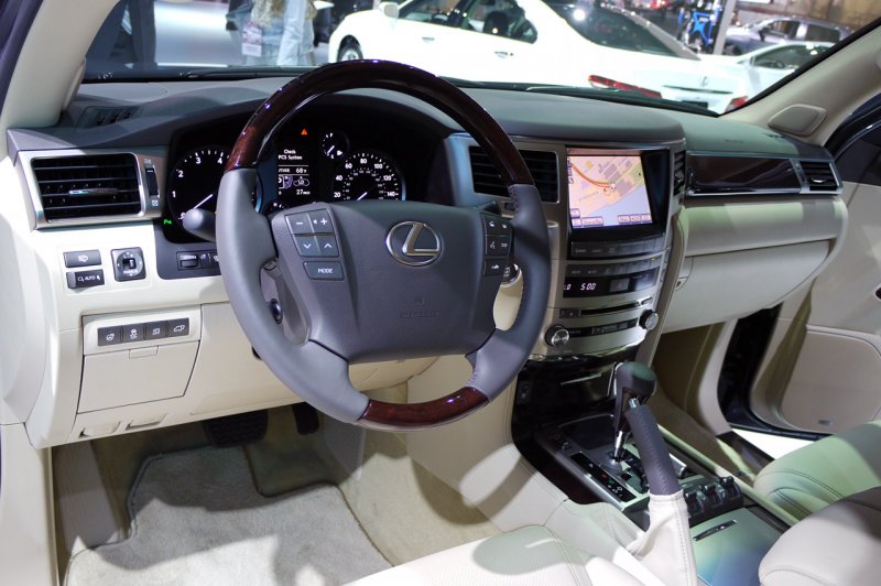 Lexus LX 570 салон