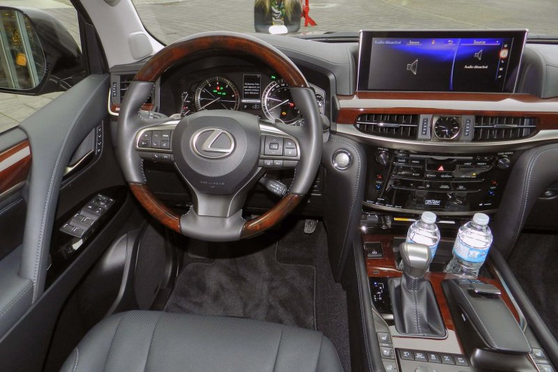 Лексус LX 570 салон