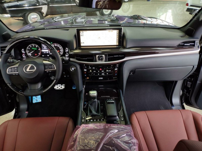 Lexus LX 570 салон
