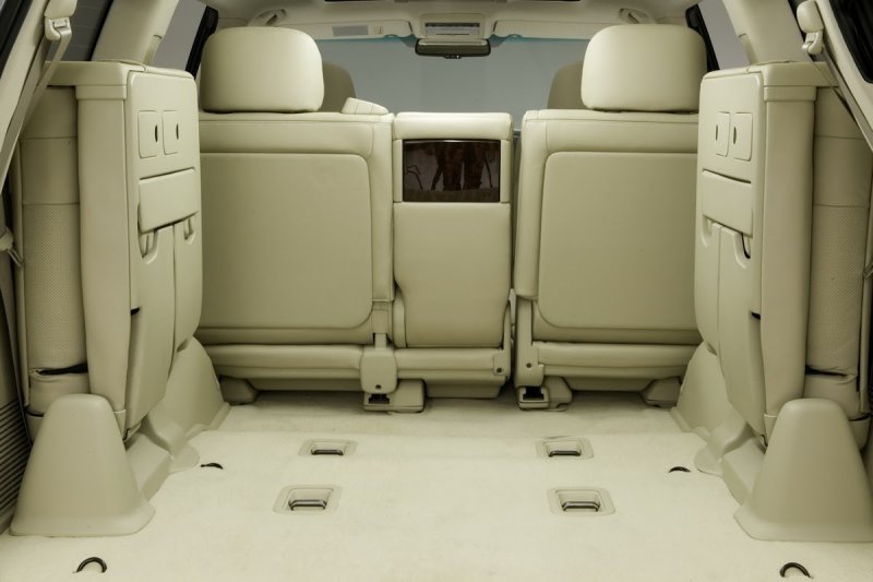 Lexus LX 570 внутри