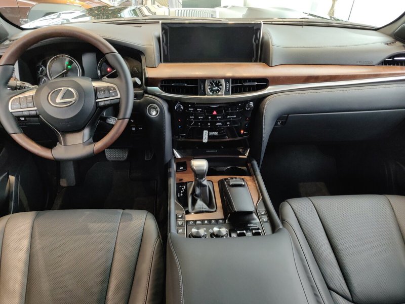 Lexus LX 570 2016 салон