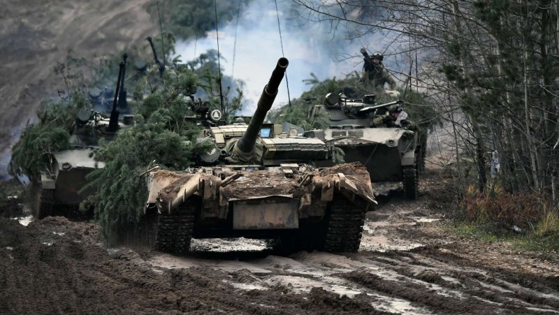 Военная техника БТР -82а