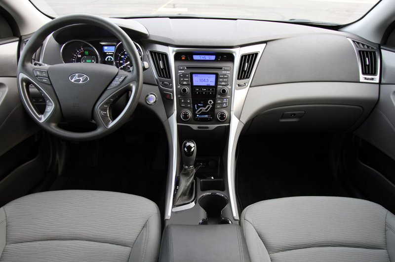 Hyundai Sonata 2011 салон