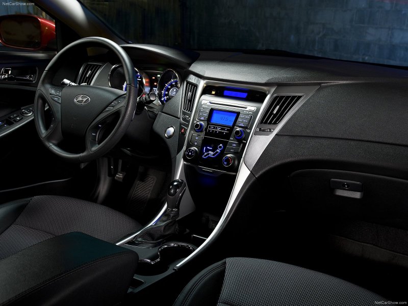 Hyundai Sonata 2011 салон