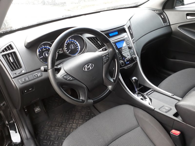 Hyundai Sonata 2011 салон