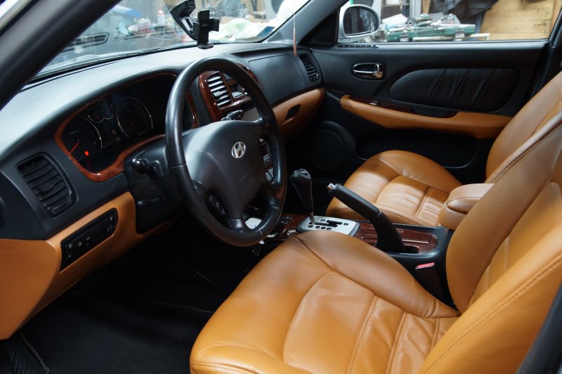 Hyundai Sonata 2005 2.0 салон