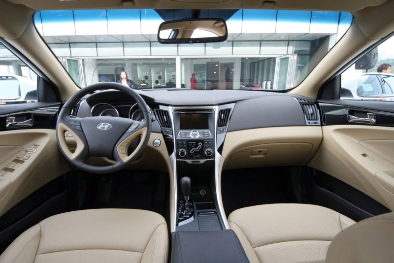 Hyundai Sonata 2010 салон